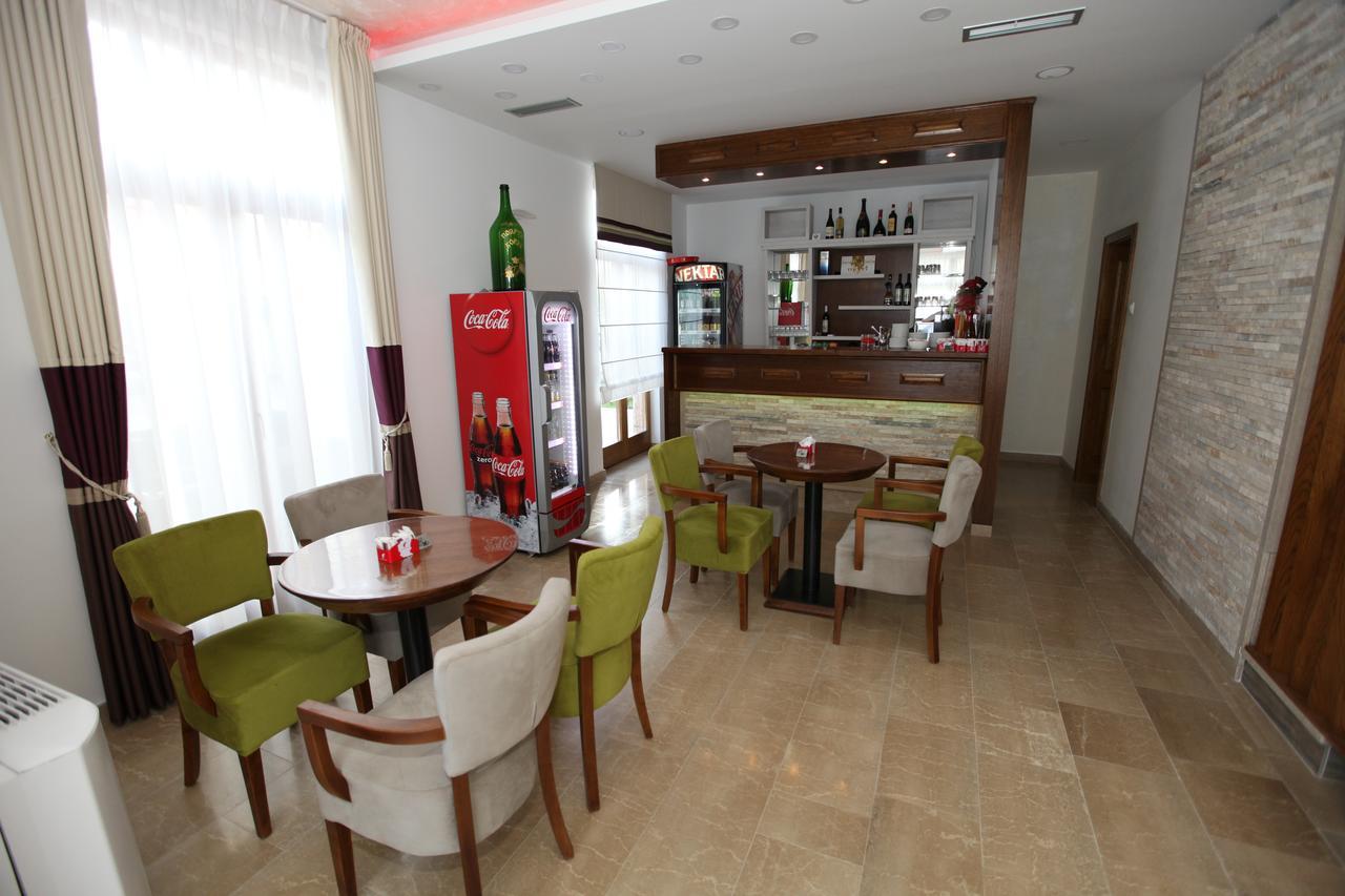 Apis Hotel Trebinje Exterior foto