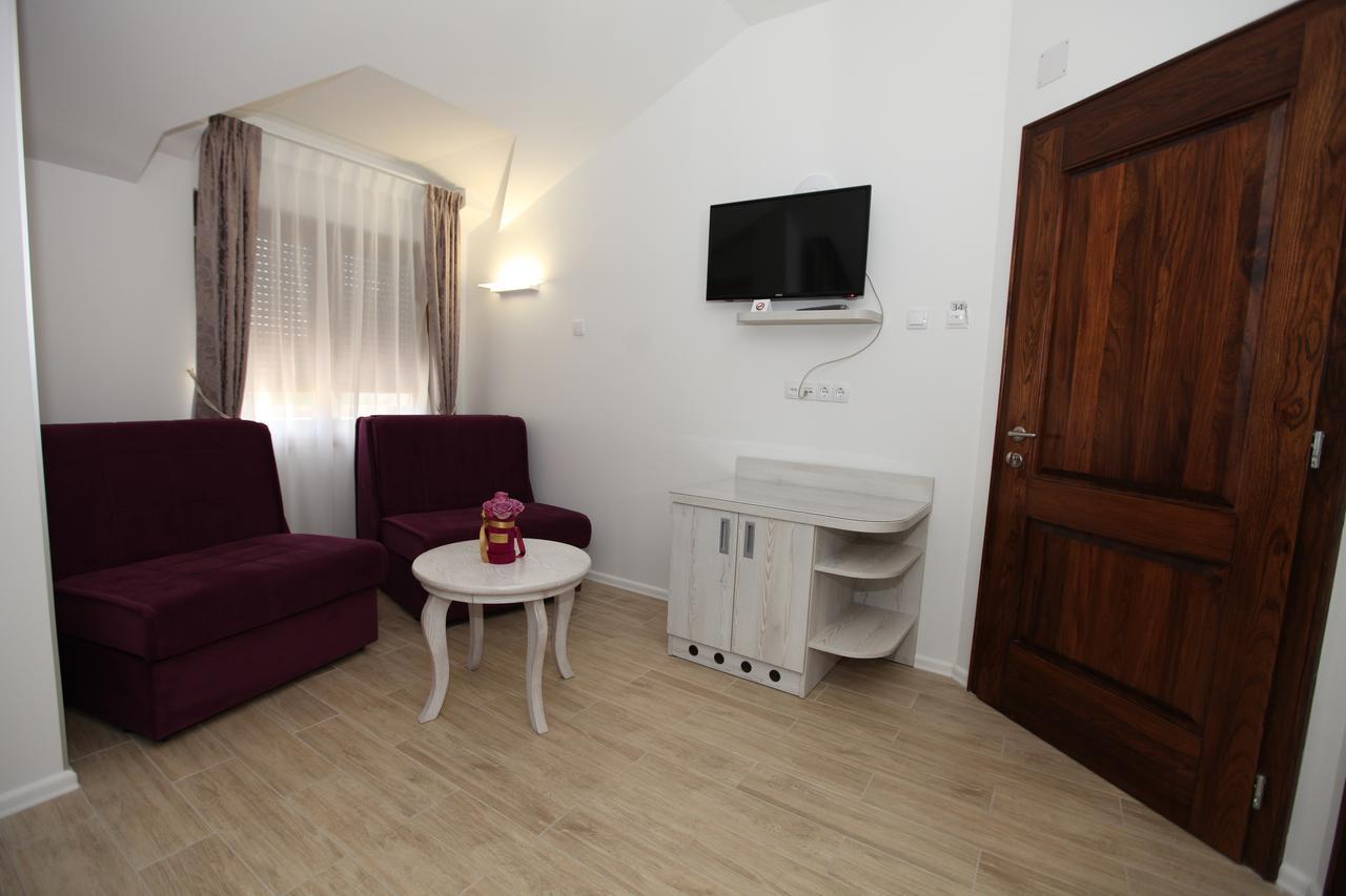 Apis Hotel Trebinje Exterior foto